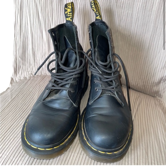 Doc Martens 1460 Size 9 - Picture 1 of 3